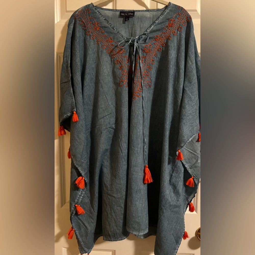 NWOT Fig & Vine embroidered woven tassel detailed kimono. Size L